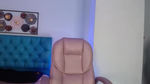 Snapshot of katelovee_ chatting on 12-18-25, 11:49 Kate online show from 12-18-25, 11:49