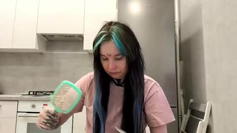 Snapshot of katelynnjenness chatting on 01-15-26, 07:13 Milana online show from 01-15-26, 07:13