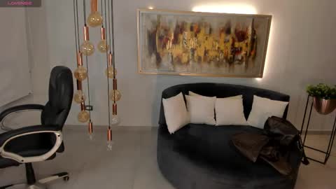 K A T E  online show from 12-15-25, 11:03