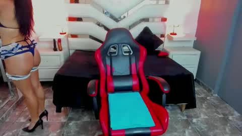 kate Tompson online show from 09-18-25, 12:51