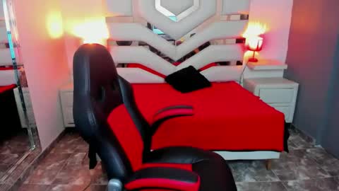 kate Tompson online show from 01-18-26, 01:37