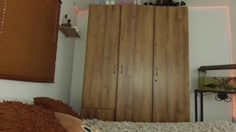 Snapshot of katherin_petrova1 chatting on 01-21-25, 01:50 kathe online show from 01-21-25, 01:50