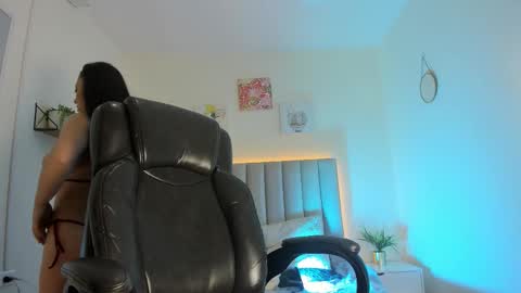 Katia  online show from 10-18-25, 11:33