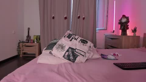 Snapshot of katie_ness chatting on 01-14-25, 12:14 Kate online show from 01-14-25, 12:14