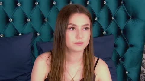 Snapshot of katiereeves chatting on 10-13-25, 01:11 katiereeves online show from 10-13-25, 01:11