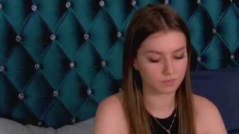 Snapshot of katiereeves chatting on 10-23-25, 07:01 katiereeves online show from 10-23-25, 07:01