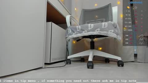 Snapshot of katiewoww chatting on 11-19-25, 08:20 Miss Katie online show from 11-19-25, 08:20