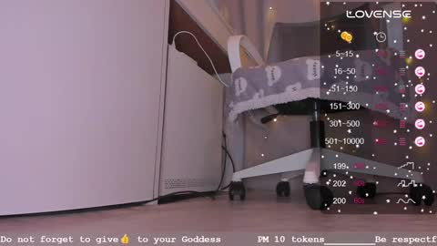 Snapshot of katiewoww chatting on 11-20-25, 11:54 Miss Katie online show from 11-20-25, 11:54