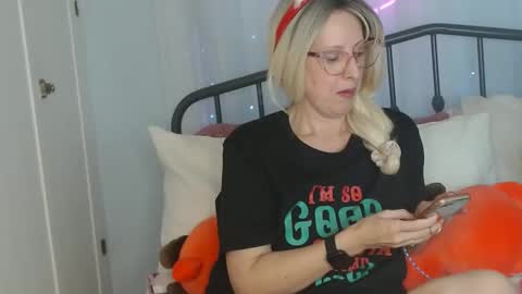 Katine LoveJoy online show from 12-21-25, 02:51