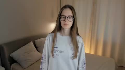 Snapshot of katinatonge chatting on 10-15-25, 10:04 Scarlett online show from 10-15-25, 10:04