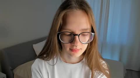 Snapshot of katinatonge chatting on 10-18-25, 08:37 Scarlett online show from 10-18-25, 08:37