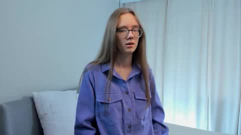 Snapshot of katinatonge chatting on 10-29-25, 08:38 Scarlett online show from 10-29-25, 08:38