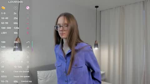 Snapshot of katinatonge chatting on 11-13-25, 08:35 Scarlett online show from 11-13-25, 08:35