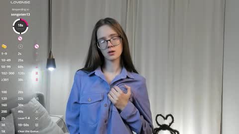 Snapshot of katinatonge chatting on 11-26-25, 08:37 Scarlett online show from 11-26-25, 08:37