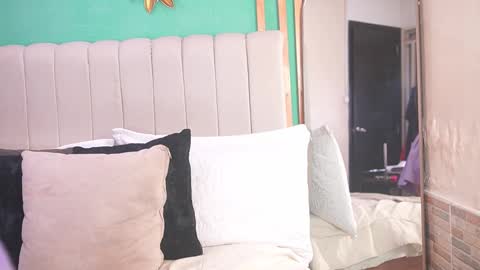 K A T L Y N  online show from 11-30-25, 06:12