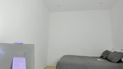 Follow me on instagram and twitter as correaktnees online show from 03-09-25, 10:41