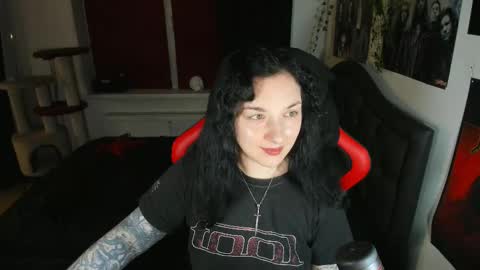 Snapshot of katriecespikes chatting on 10-17-25, 04:42 Katriece Spikes online show from 10-17-25, 04:42