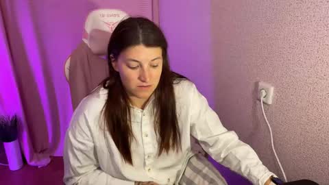 Snapshot of katrin_kristal chatting on 10-14-25, 06:31 naked in pvt show 100 tk online show from 10-14-25, 06:31