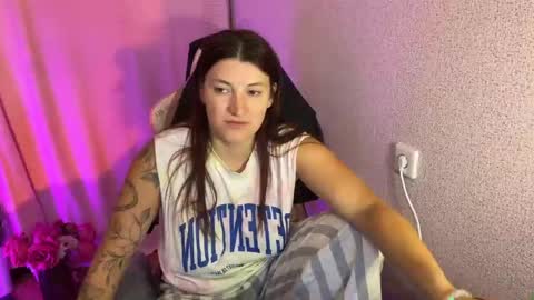 Snapshot of katrin_kristal chatting on 10-19-25, 12:28 naked in pvt show 100 tk online show from 10-19-25, 12:28