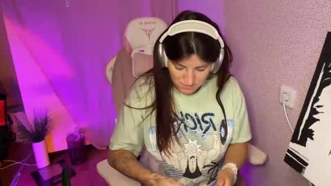 Snapshot of katrin_kristal chatting on 10-24-25, 11:01 naked in pvt show 100 tk online show from 10-24-25, 11:01