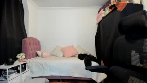 Katrin  online show from 11-08-25, 01:44