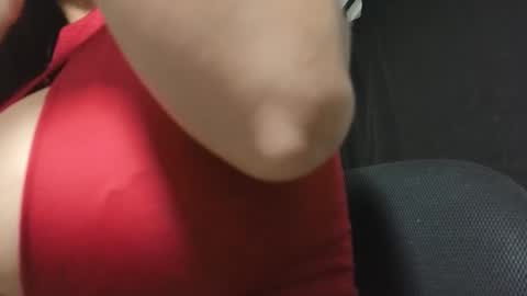 Snapshot of katty_bluntt chatting on 12-22-24, 04:17 Luu sell online show from 12-22-24, 04:17