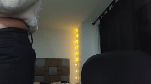 Snapshot of katty_bluntt chatting on 01-16-25, 02:51 Luu sell online show from 01-16-25, 02:51