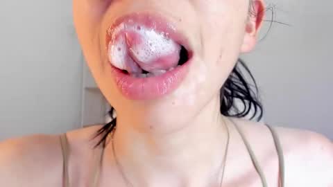 Snapshot of katty_mouth chatting on 10-09-25, 08:51 Katty online show from 10-09-25, 08:51