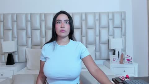 katy blonde girl and paola big boobs online show from 01-10-25, 07:32