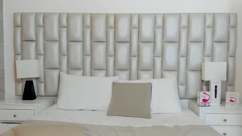 katy blonde girl and paola big boobs online show from 02-01-25, 04:22