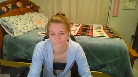 Snapshot of katynowhere chatting on 02-12-25, 03:07 Katy online show from 02-12-25, 03:07