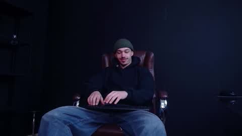 Snapshot of kaydendrew chatting on 12-16-25, 05:23 KaydenDrew online show from 12-16-25, 05:23