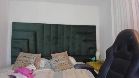 kaylahank online show from 11-17-25, 11:49