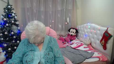 kaylesmoll online show from 12-22-24, 01:45