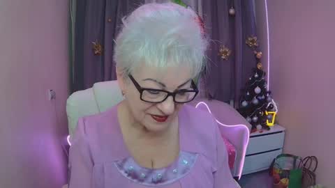 kaylesmoll online show from 12-18-25, 07:42