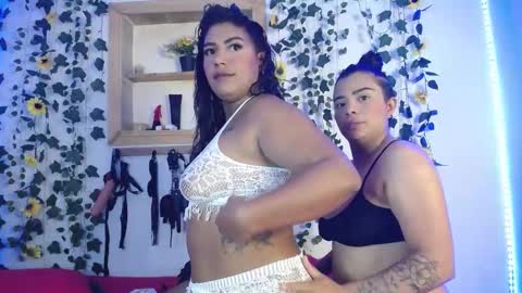 Snapshot of kaylie_and_dakota_ chatting on 09-27-25, 01:54 kaylie and dakota online show from 09-27-25, 01:54