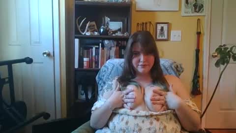 Snapshot of kaytiebird96 chatting on 02-27-25, 05:36 Katie Bird online show from 02-27-25, 05:36