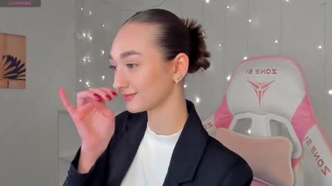 Kelly GMT 2 Su We Th Fr Sa   0300AM-09-00AM   online show from 02-16-26, 12:34