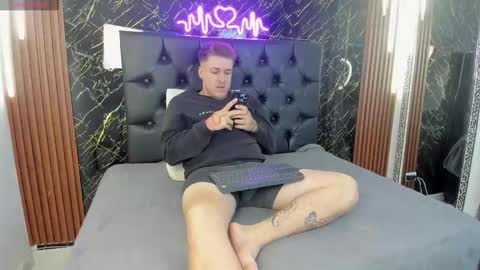 Keane online show from 10-27-25, 12:09