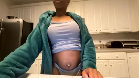 Snapshot of keephimcum69me chatting on 01-23-25, 02:44 Keephimcum69me online show from 01-23-25, 02:44