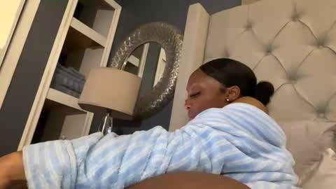 Snapshot of keephimcum69me chatting on 10-21-25, 01:17 Keephimcum69me online show from 10-21-25, 01:17