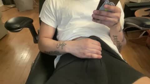 Snapshot of keesey23 chatting on 03-12-26, 04:29 Keesey23 online show from 03-12-26, 04:29