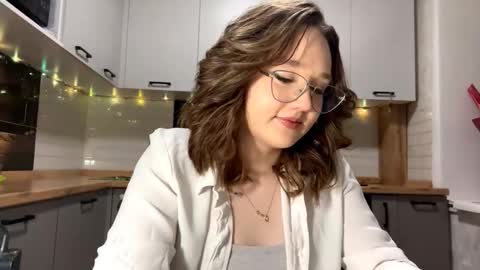 Snapshot of keeshatenn chatting on 02-22-26, 11:42 Velma online show from 02-22-26, 11:42