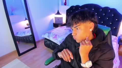 Snapshot of keevin_cross_ chatting on 03-08-25, 12:52 Keevin online show from 03-08-25, 12:52