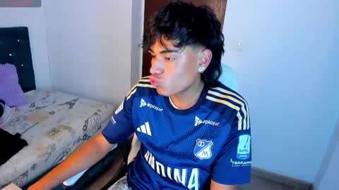 Snapshot of keevin_cross_ chatting on 03-09-25, 09:36 Keevin online show from 03-09-25, 09:36