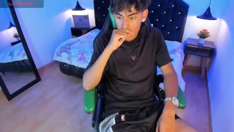 Snapshot of keevin_cross_ chatting on 03-10-25, 06:23 Keevin online show from 03-10-25, 06:23