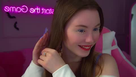 Snapshot of keiraace chatting on 10-17-25, 06:32 Keira online show from 10-17-25, 06:32