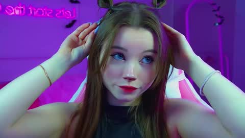 Snapshot of keiraace chatting on 10-23-25, 06:28 Keira online show from 10-23-25, 06:28