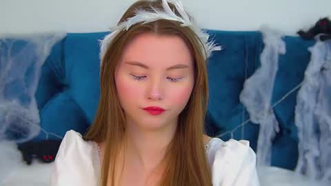 Snapshot of keiraace chatting on 10-24-25, 06:15 Keira online show from 10-24-25, 06:15