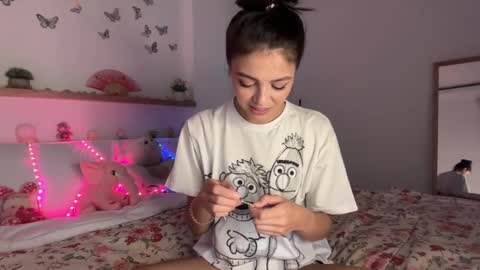 Snapshot of keirasworld chatting on 11-10-25, 12:20 keira online show from 11-10-25, 12:20